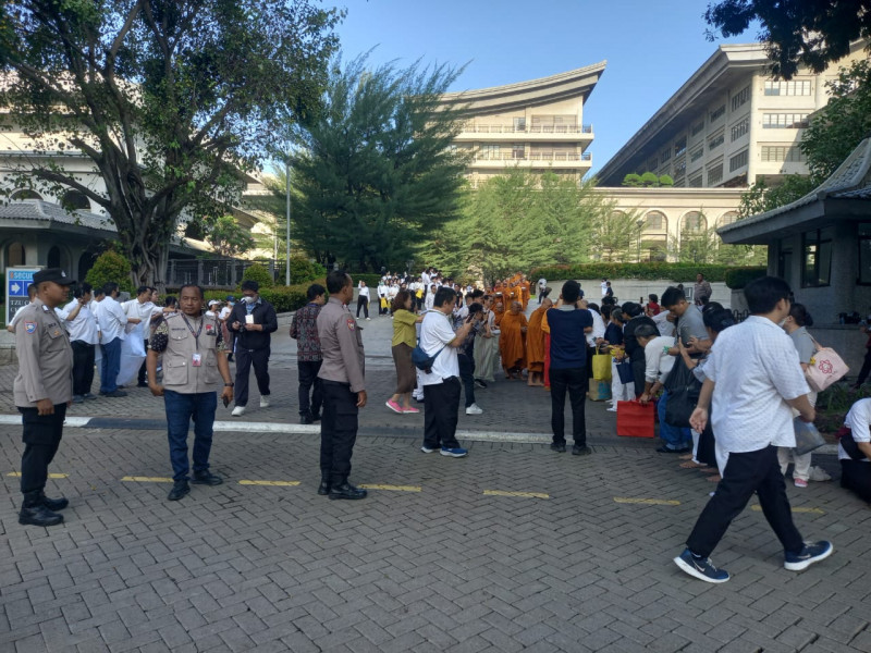 Polsek Metro Penjaringan Amankan Kegiatan Sanghadana Khatinakala 2025 di Tzu Chi PIK