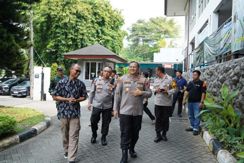 Kapolres Metro Jakarta Utara Tinjau Pengamanan Ibadah Kenaikan Isa Almasih di Gereja St. Yohanes Bosco