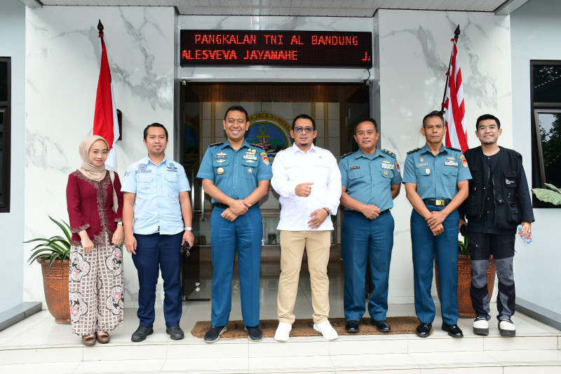 Danlanal Bandung Terima Kunjungan Kerja Wakil Ketua l DPRD Kota Bandung di Mako Lanal Bandung