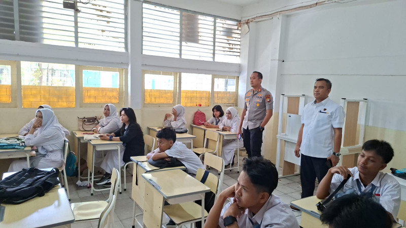 Jaga Jakarta, Polsek Metro Penjaringan Gelar Program Police Go To School di SMK Remaja Pluit
