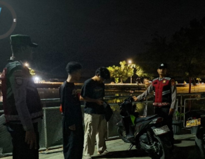 Patroli Gabungan Siskamling Polsek Kepulauan Seribu Selatan, Sosialisasikan Layanan 110 dan Barcode Aduan Masyarakat