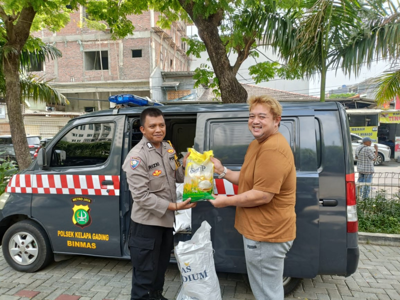 Polsek Kelapa Gading dan Bulog Gerakan Pangan Murah, Warga Antusias Beli Beras SPHP