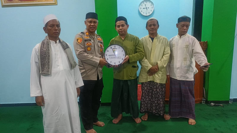 Tarawih Keliling, Kapolsek Bekasi Barat Ajak Warga Kranji Cegah Tawuran