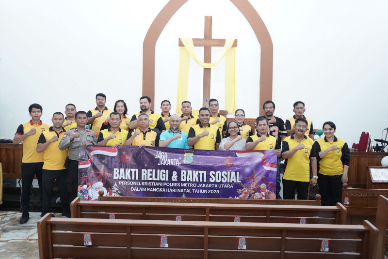 Bakti Religi Sambut Natal 2025, Personel Kristiani Polres Metro Jakarta Utara Gelar Aksi Bersih-Bersih Gereja di Sunter