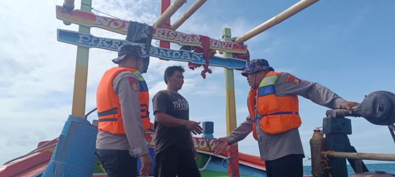 Satpolairud Polres Kepulauan Seribu Intensifkan Patroli Laut Antisipasi Kejahatan Nelayan Diimbau Waspada Cuaca Buruk