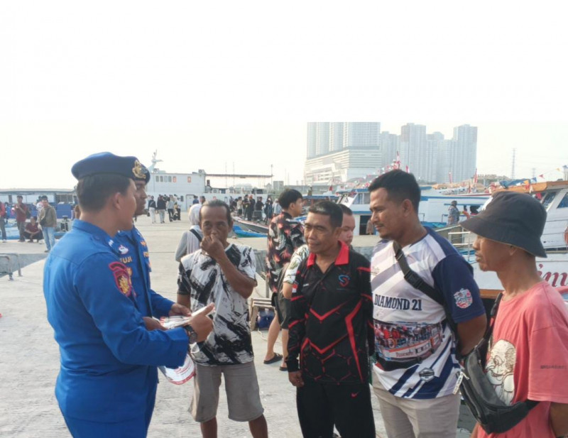 Jakarta On The Spot, Satpolairud Sosialisasikan Polisi 110 dan Keselamatan Berlayar di Dermaga Kalijapat