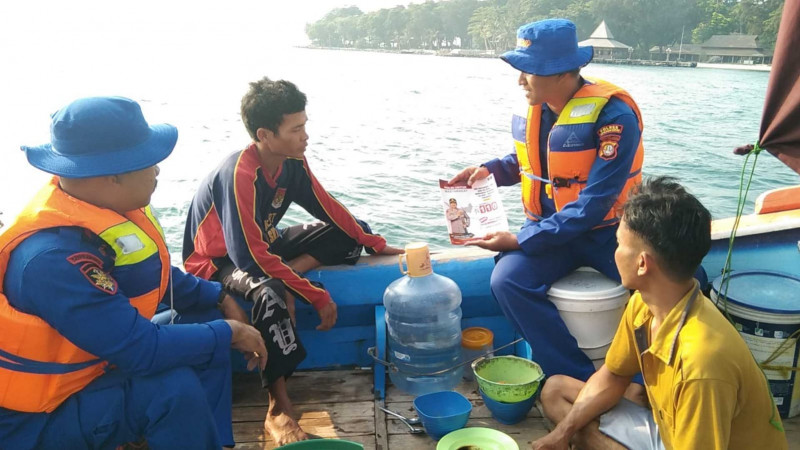 Jakarta On The Spot, Satpolairud Polres Kepulauan Seribu Sosialisasikan Layanan Polisi 110 dan Ajak Nelayan Tolak Alat Tangkap Terlarang