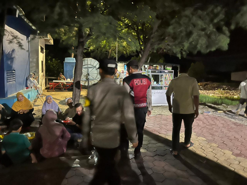 Sinergitas TNI-Polri dan Tiga Pilar, Patroli Malam Gabungan Polsek Kepulauan Seribu Utara Jaga Wisatawan dan Cegah Guantibmas