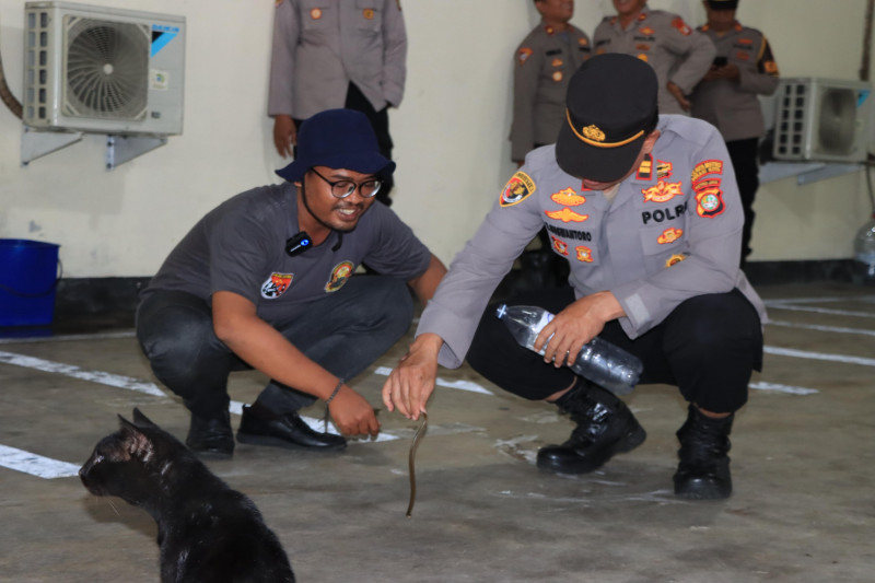 Polres Metro Bekasi Kota Gelar Pelatihan Penanganan Satwa Liar untuk Personel
