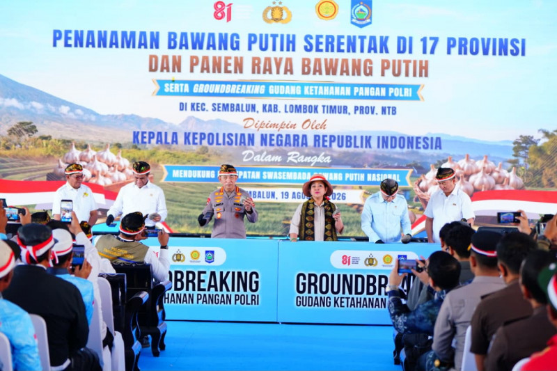 Polri Raih Rekor MURI Penanaman Bawang Putih Serentak di Lahan Terluas