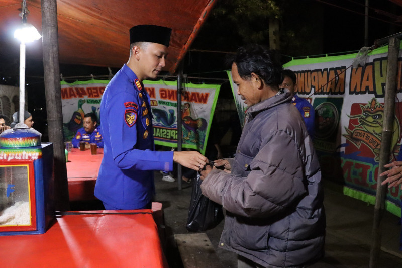 Kasat Polairud Polres Kepulauan Seribu Gelar Sahur bersama masyarakat pesisir, Pererat Silaturahmi dan Jaga Kondusifitas Ramadhan
