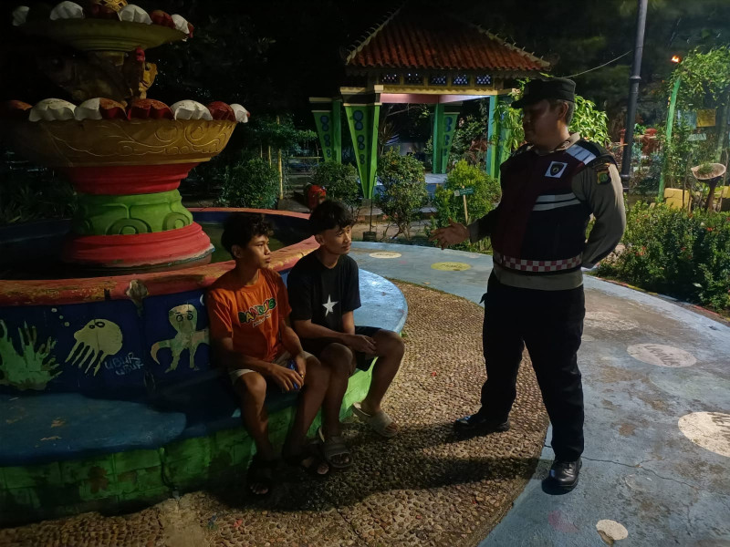 Polsek Kepulauan Seribu Utara Gelar Patroli Malam Aman Nusa l 2025,Sinergi Jaga Jakarta Tetap Kondusif