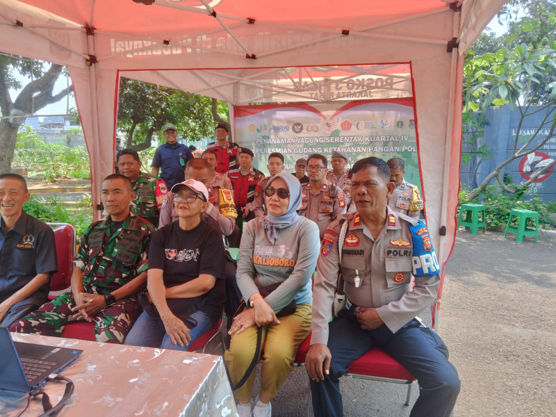 Polsek Kelapa Gading Ikuti Live Streaming Penanaman Jagung Serentak Kuartal lV 2025 yang Dipimpin Wakil Presiden Gibran