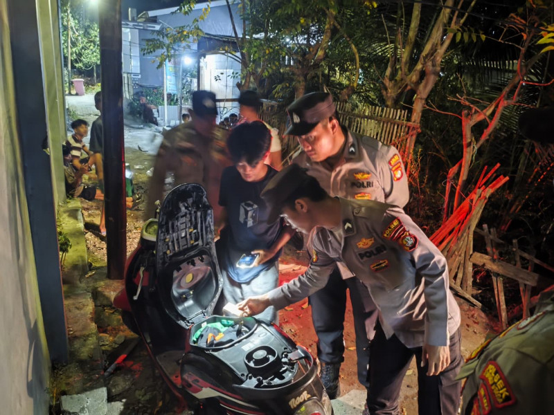 Jakarta On The Spot Dini Hari, Polsek Kepulauan Seribu Utara Gencarkan Sosialisasi Layanan Polisi 110