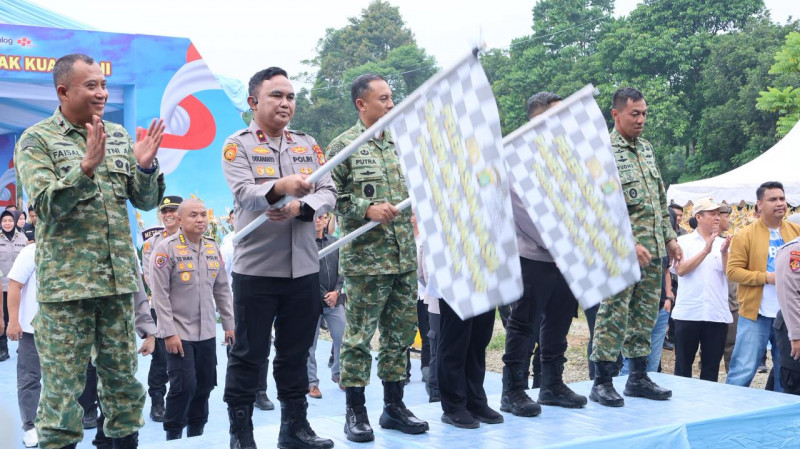 Polda Metro Jaya Panen Jagung Kelompok Tani Binaan di Cisauk
