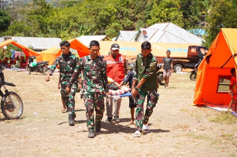 Totalitas,  TNI Kerahkan 4.477 Personel dan 27 Alutsista Bantu Korban Terdampak Gempa NTT