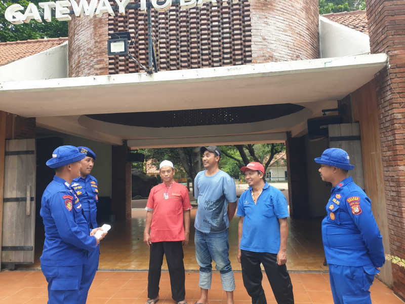 Patroli Dialogis Laut Satpolairud Polres Kepulauan Seribu Antisipasi Perompakan, Nelayan Diimbau Gunakan Life Jacket dan Manfaatkan Layanan 110