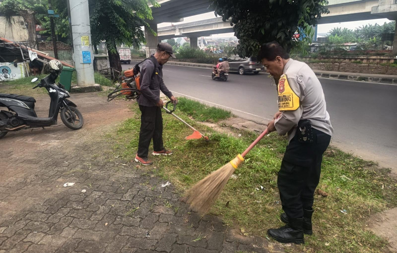Jaga Bekasi On The Spot: Polsek Bekasi Barat Sinergi Bersama Tiga Pilar dan DLH Gelar Aksi Gotong Royong K3 di Jakasampurna
