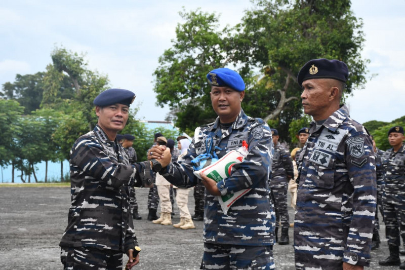 Lanal Sabang Laksanakan Apel Khusus dan Pembagian Sembako Kepada Prajurit