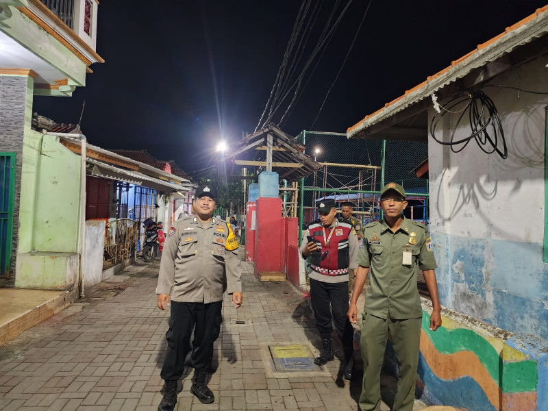Patroli Malam Gabungan Polsek Kepulauan Seribu Utara Intensifkan Siskamling dan Sosialisasi Layanan 110