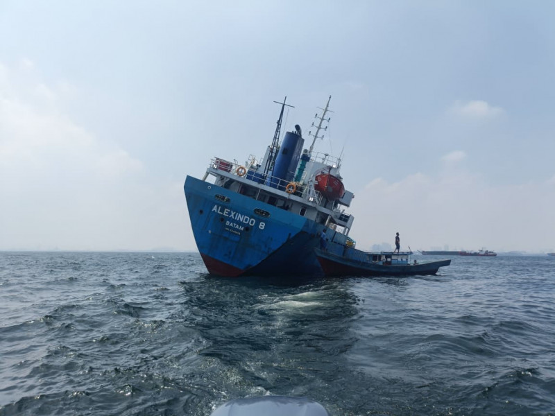 Kapolres Kepulauan Seribu Bertindak Cepat Tangani Kontainer Jatuh di Laut