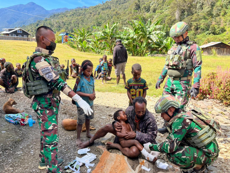 Tiga Warga Distrik Sinak Terluka Akibat Penembakan OPM, Dievakuasi dengan Bantuan TNI dan Warga