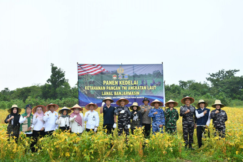 Pemprov Kalimantan Selatan Apresiasi Panen Kedelai Lanal Banjarmasin