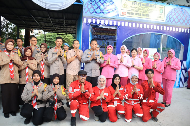 Beri Dukungan Moral, Kapolres Metro Bekasi Kota dan Bhayangkari Sambangi Pos Yan Mudik