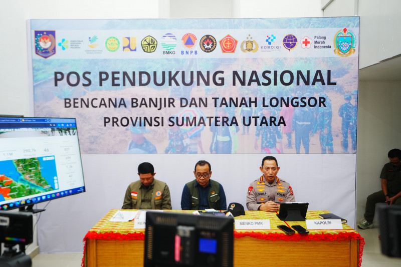 Kapolri Tegaskan Personel dan Logistik Dikerahkan ke Lokasi Terisolir Bencana Sumatera