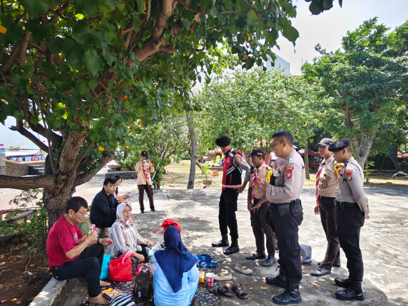 Polsek Pademangan Gelar Patroli Jalan Kaki di Kawasan Wisata Ancol, Antisipasi Gangguan Kamtibmas