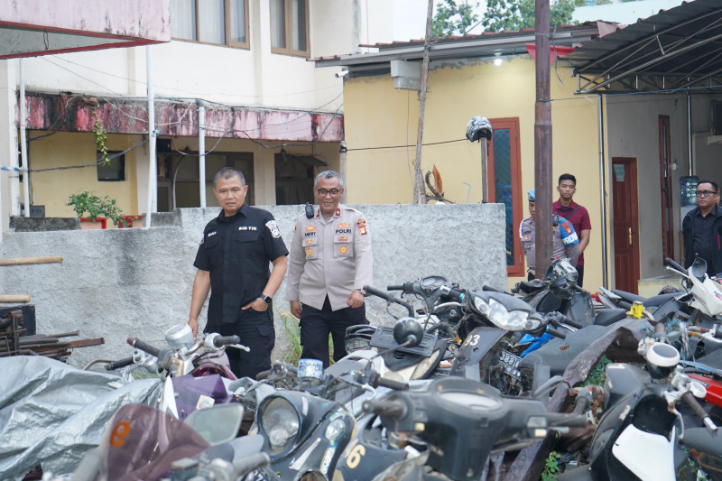 Plh. Kapolres Metro Jakarta Utara Tinjau Polsek Koja, Pastikan Pelayanan Publik Berjalan Optimal