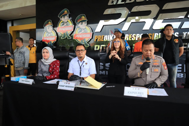 Polres Metro Bekasi Kota Amankan Pria di Bekasi Diduga Setubuhi Anak di Bawah Umur