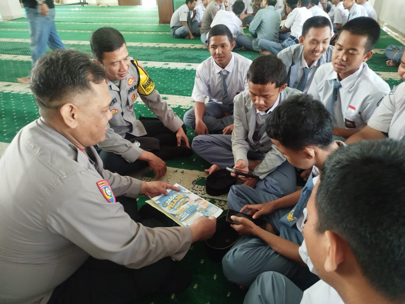 Jaga Jakarta On The Spot : Kapolsek Pondok Gede Sambangi SMK dan MA Bhakti Persada, Ajak Pelajar Jauhi Tawuran