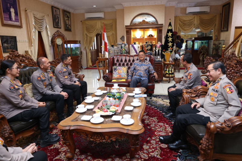 Jajaran Divhumas Polri Laksanakan Anjangsan Ke Jend. Pol (Purn) Da'i Bachtiar