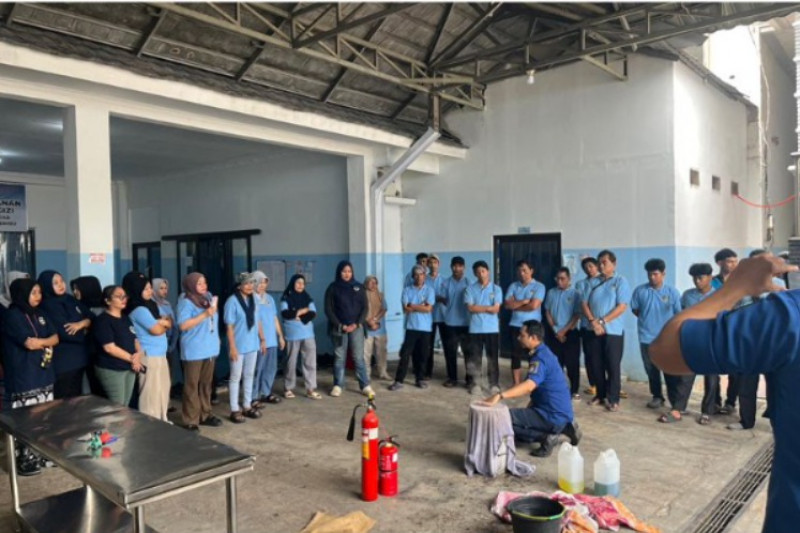 Polres Kepulauan Seribu Gelar Sosialisasi Keselamatan Kerja bagi Relawan SPPG Polri Cipinang Muara 4