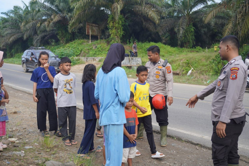 Polsatwa K-9 Polda Sumut Hadirkan Trauma Healing untuk Anak Korban Banjir di Batang Toru