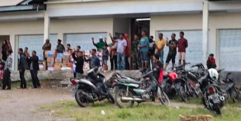 Kapolres Aceh Tengah Sapa Warga Pengungsi di Kecamatan Ketol, Salurkan Kemanusiaan