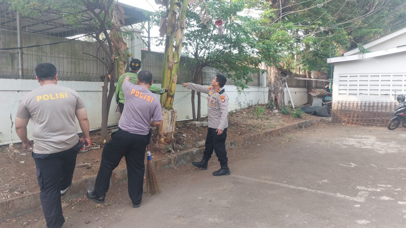 Sambut HUT RI ke-81, Sinergi TNI-Polri dan Masyarakat Warnai Kerja Bakti di Masjid Al Musyawarah Kelapa Gading