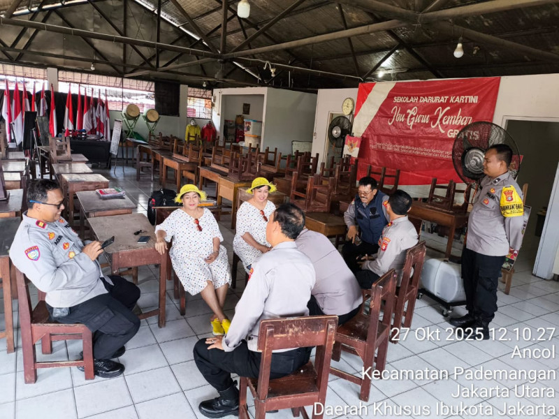 Eratkan Hubungan Polri dan Dunia Pendidikan Polsek Pademangan Gelar Police Go To School di Sekolah Darurat Kartini