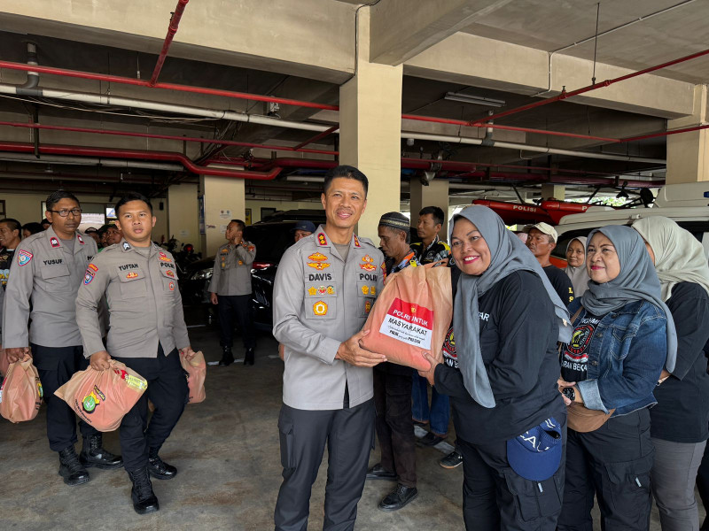 Jumat Berkah Polres Metro Bekasi Kota Pererat Silaturahmi, Kolaborasi Ojol dan Ormas Perkuat Kamtibmas