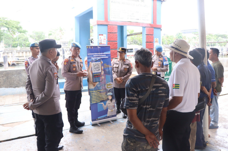 Propam dan Siswa Polres Kepulauan Seribu Sosialisasikan Barcode Yanduan Online di Marina Ancol