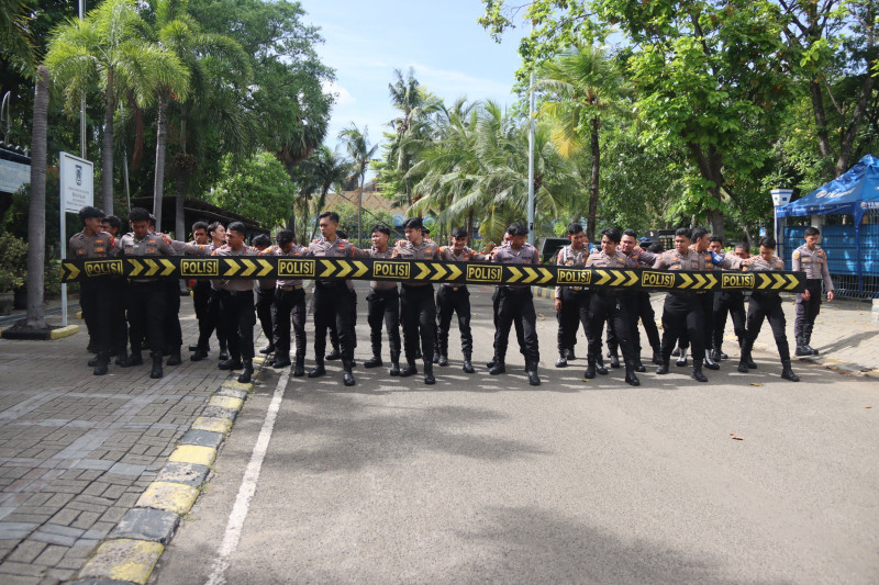 Polres Kepulauan Seribu Tingkatkan Kesiapsiagaan Personel Lewat Latihan Dalmas di Marina Ancol