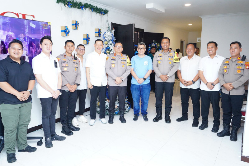 Pastikan Keamanan Natal, Kapolres Metro Jakarta Utara Tinjau Kesiapan Pengamanan Dua Gereja di Kelapa Gading