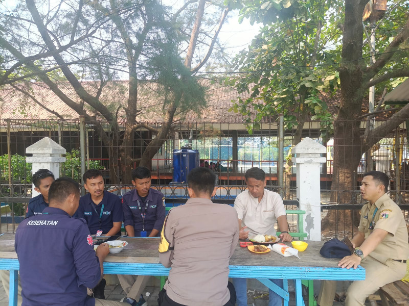 Jakarta On The Spot di Pulau Kelapa, Bhabinkamtibmas Ajak Warga Manfaatkan Layanan Polri 110