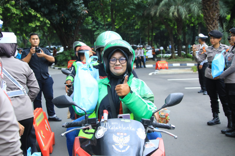 Polda Metro Jaya Gelar Jumat Peduli Ajak Komunitas Ojek Online Jaga Jakarta