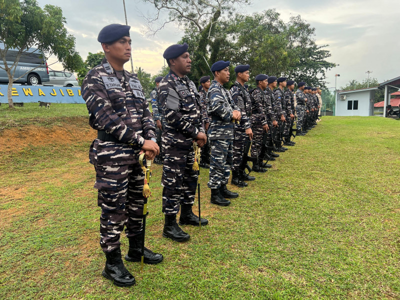 Komandan Lanal Dabo Singkep Pimpin Upacara 17 an Dalam Rangka Penaikan Bendera Merah Putih Tahun 2025