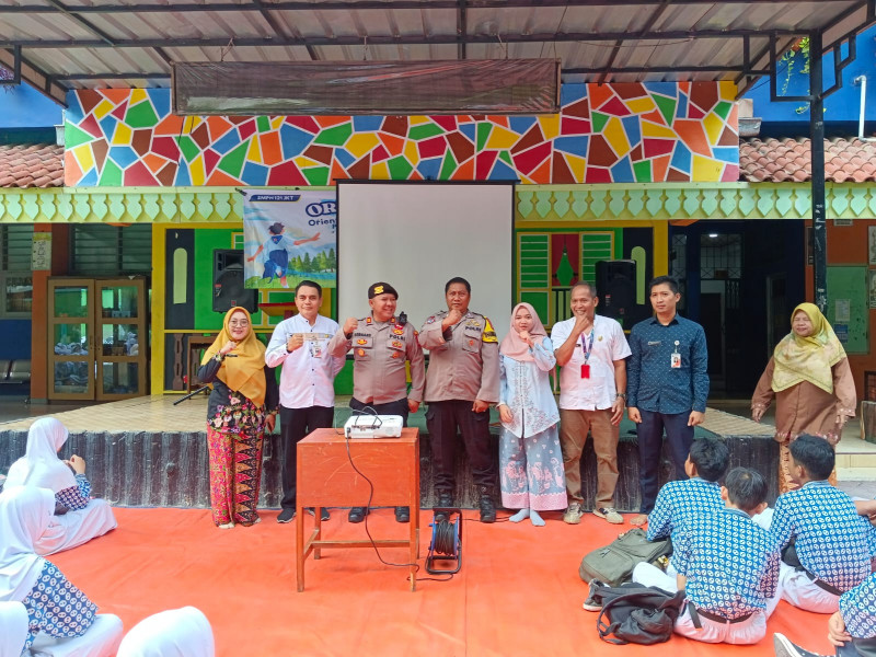 Polsek Koja Laksanakan Program Sambang dan Sosialisasi SMA Kemala Taruna Bhayangkara di SMPN 121 Jakarta Utara