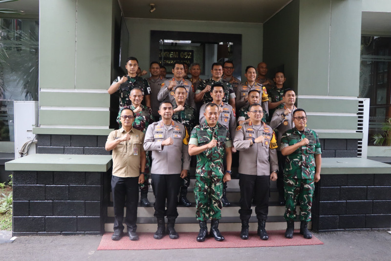 Wakapolres Kepulauan Seribu Hadiri Silaturahmi Danrem 052/Wijayakrama, Perkuat Sinergitas TNI-Polri Jaga Kamtibmas