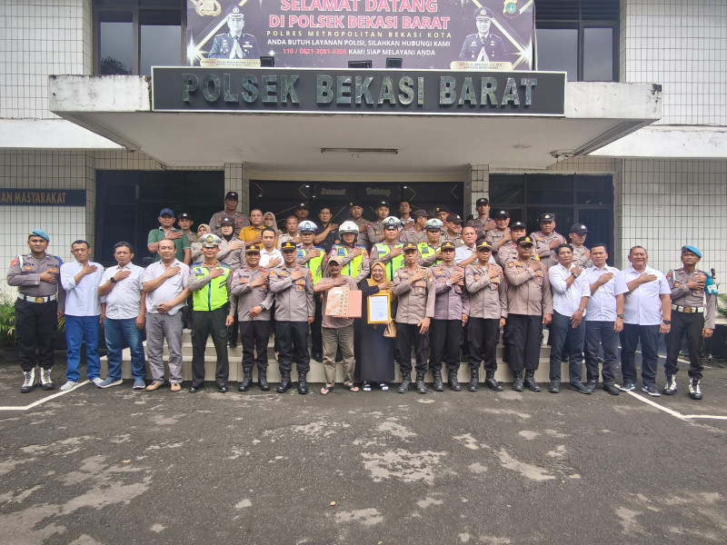 Ibu Rumah Tangga Gagalkan Pencurian Motor, Kapolsek Bekasi Barat Berikan Penghargaan