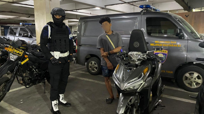 Patroli Brimob Dan Perintis Cegah Balap Liar Saat Patroli Dini Hari di Pinang Ranti Jaktim